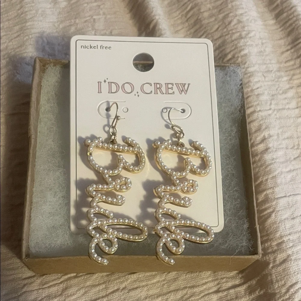 Gold Bride Earrings - Picture 2 of 2